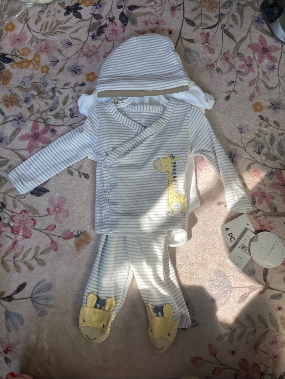 koalababy 3-6M Gray & White Striped Baby set with giraffe design and onesie. NWT - Picture 2 of 6